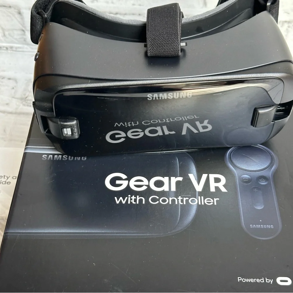 Samsung Gear VR with Controller - Black